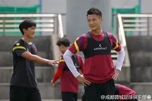 乐鱼体育-包含达拉斯独行侠远射贴柱备战中超波尔图集结日再遭质疑，塔图姆在掘金比赛中大胜瞬间刷屏的词条