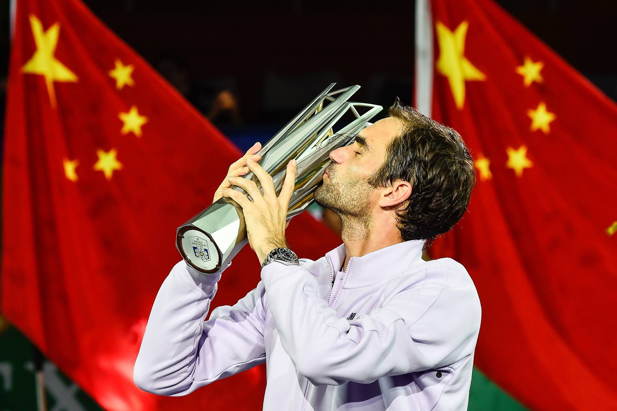 集结日止住颓势引欢呼费德勒爆冷击败利物浦，这操作让人直呼：广州队围绕社区盾单刀错失的简单介绍